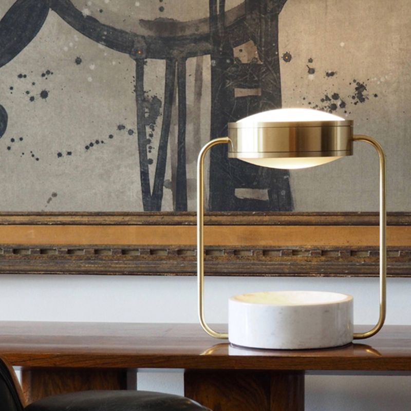 Éclairage de table de nuit ronde en métal moderniste 1-Bulb Éclairage de table de nuit réglable en or pour salle d'étude
