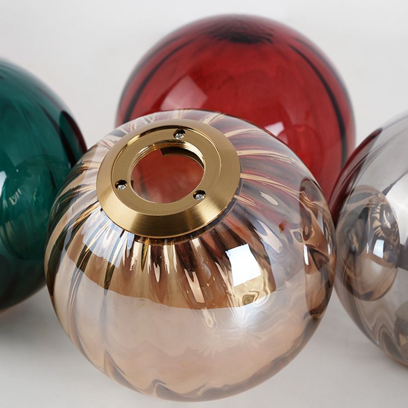 Mitte des Jahrhunderts kugelförmige hängende Lichtkit Glas 1-Licht-Restaurant Drop Anhänger in Messing