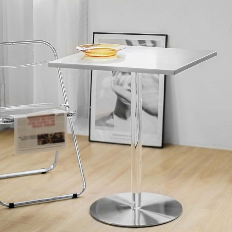 Mesa de comedor industrial de la base tulipan