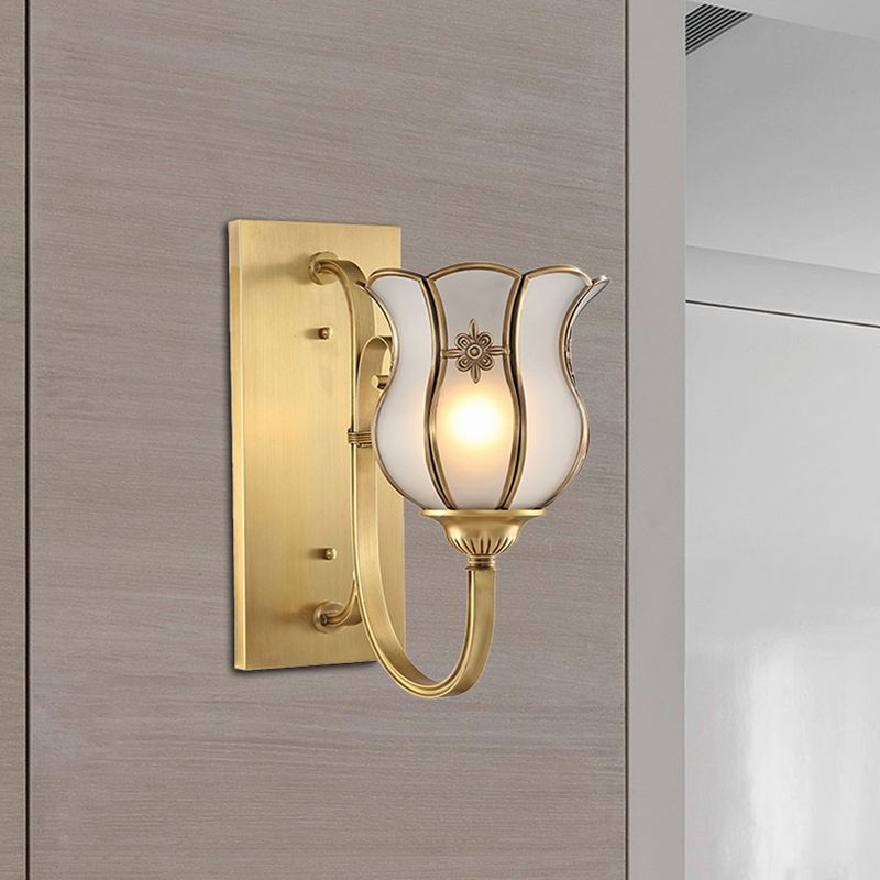 1-Head Metal Wall Light Traditionalism Brass Flower Living Room Wall Sconce Lighting with Bevel Glass Shade