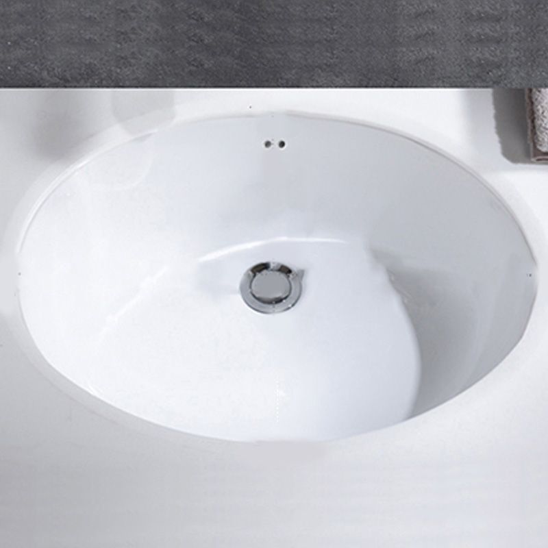 Modern Style Bathroom Sink Overflow Hole Design Oval Ceramic Bathroom Sink