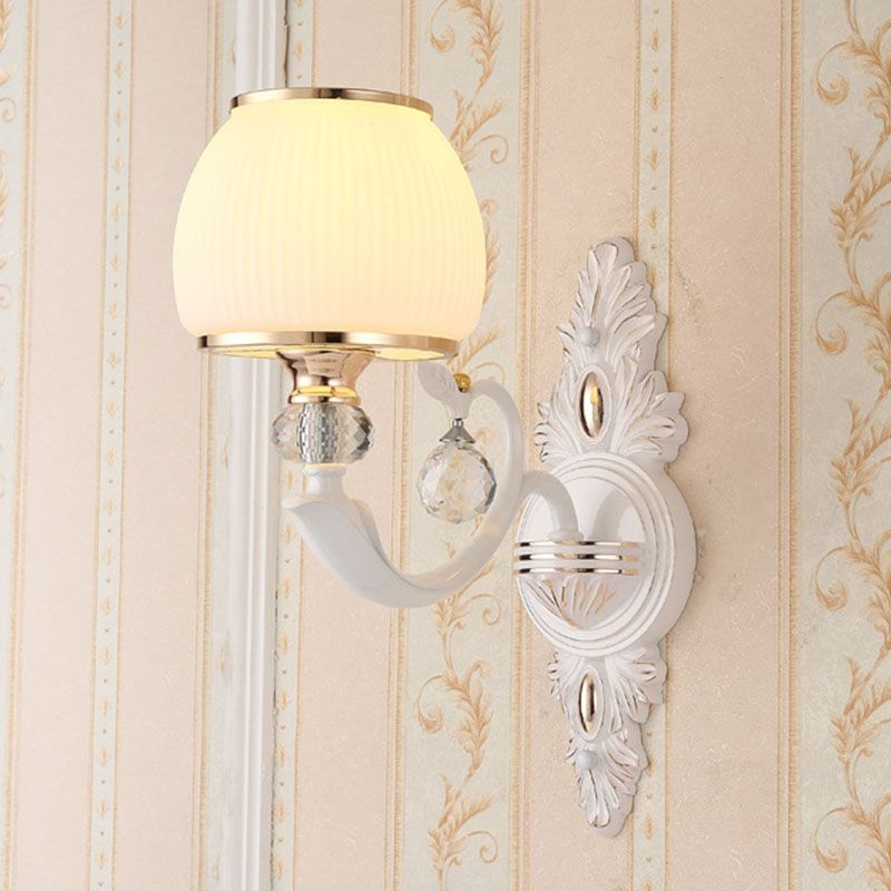 Éclairage mural en métal incurvé Idées d'éclairage mural en or moderne avec ombre en verre géométrie