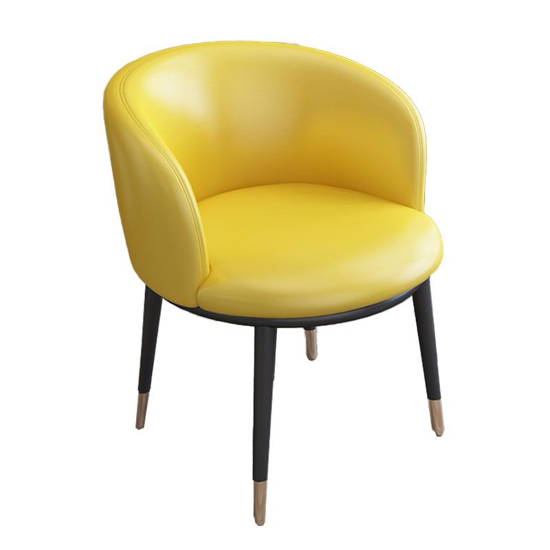 Silla de comedor de cuero con respaldo sólido y acabado mate para el hogar contemporáneo