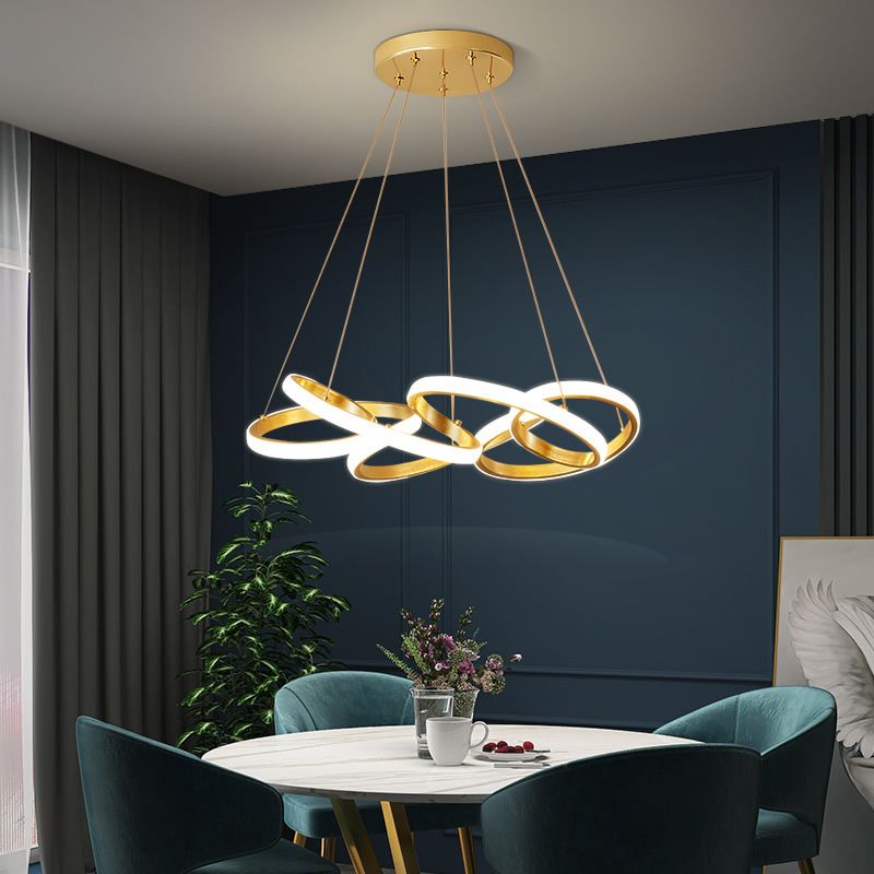 Curve senza soluzione di continuità il lampadario leggero moderno a soffitto acrilico a soffitto in oro