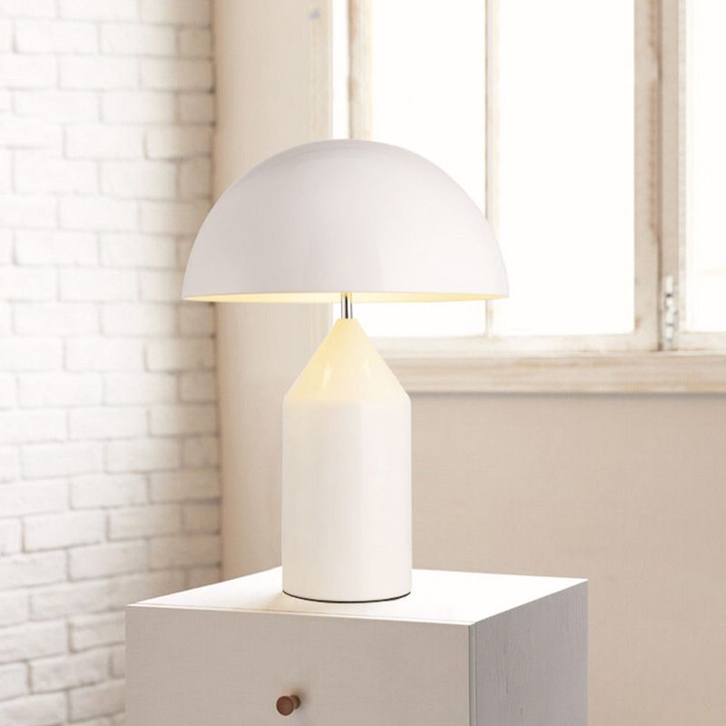 Contemporary Style 3-Bulbs Simplicity Metal Table Lamp for Bedroom Living Room