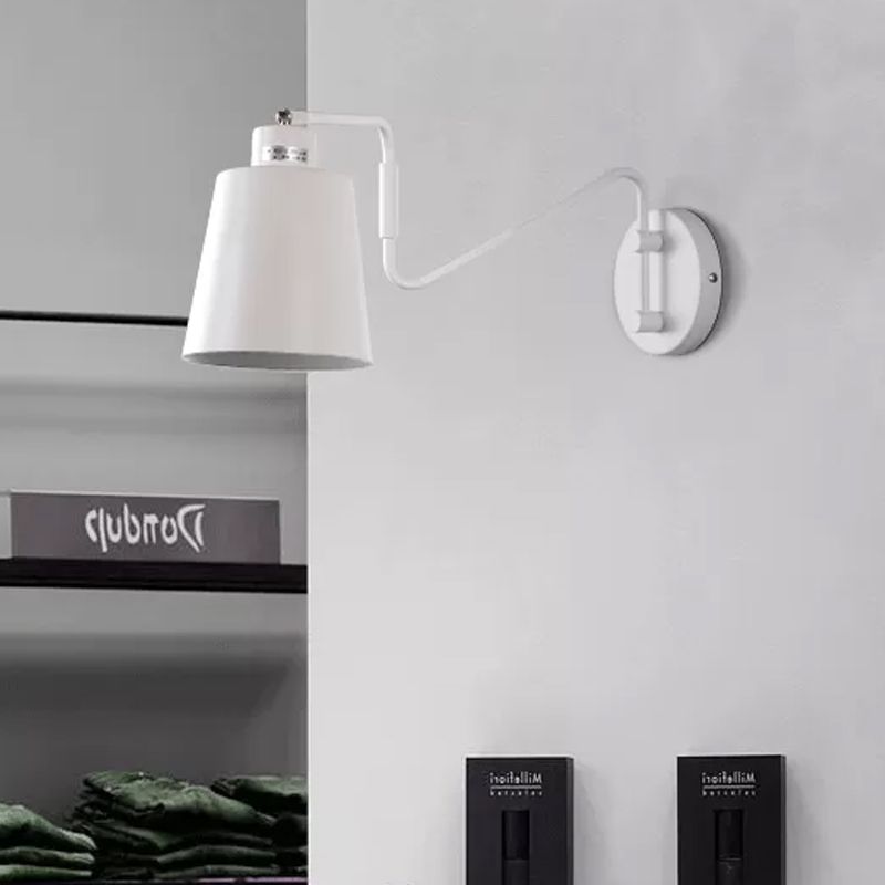 Lámpara de pared de trompeta blanca modernismo 1 lámpara de apliques de metal bulbo con brazo oscilante