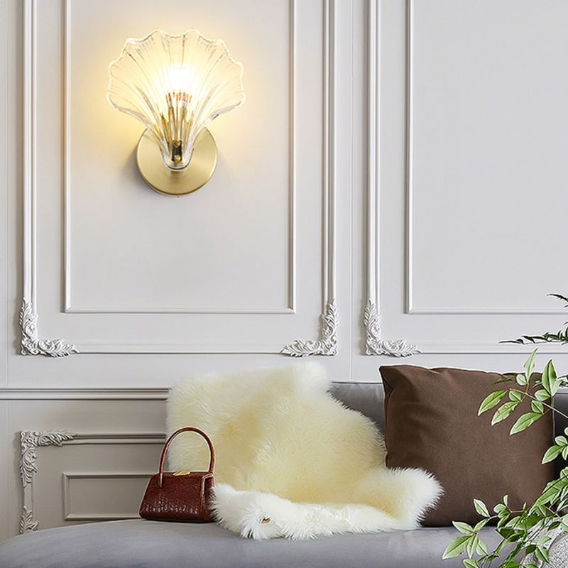 Shell Glass Shade 1 - Light Wall Sconce Metal Wall Armed Light in Clear and Gold