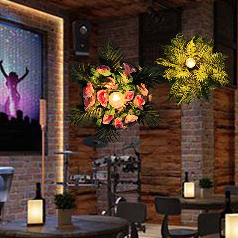 Einzel Wagenradwand Lampe Industrial Metallwandmontiertes Licht mit künstlichen Pflanzen -Deko