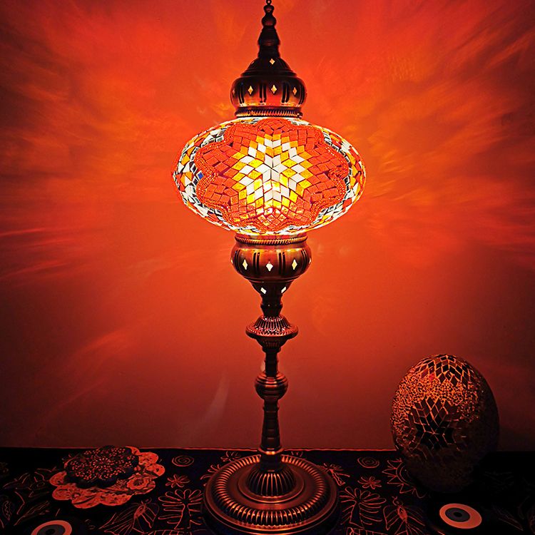 Elliptisch bedvloerlamp traditioneel glas in lood 1 kop wit/beige/rood staand licht