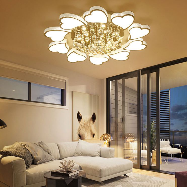 Luce al soffitto acrilico a forma di marcia semi -filo a forma di cuore bianco con sfere di cristallo