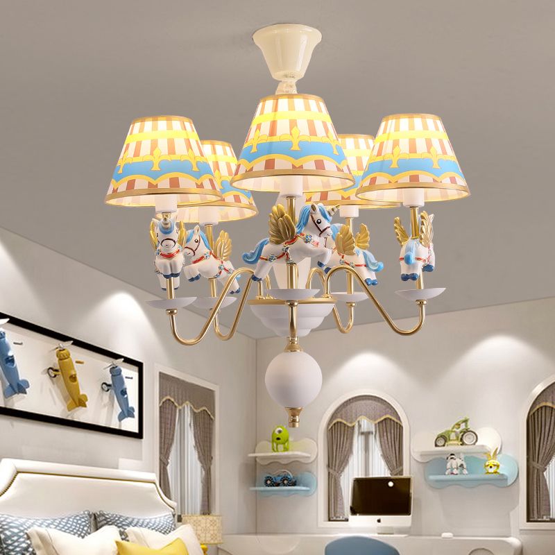 Dessin animé Flying Unicorn Chandelier Pendant Light Resin Nursery Light avec Empire Shade