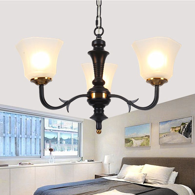 3/4/6 Bulbes de chambre à coucher Plafond lustre rétro Éclairage de pendentif noir avec une teinte en verre givré de cloche laiteuse