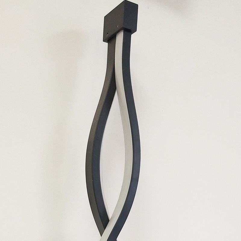 Amplia de pared lineal de LED negro en la lámpara de pared de hierro forjado de estilo conciso moderno con sombra de silicona