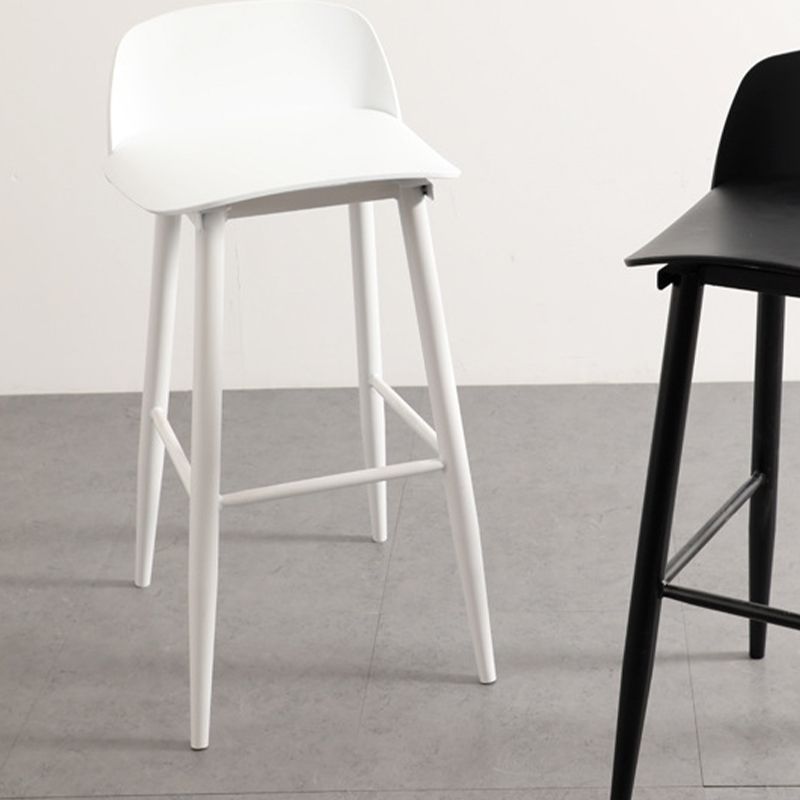 Contemporary Plastic Low Back Armless Bar Stools with Metal Base