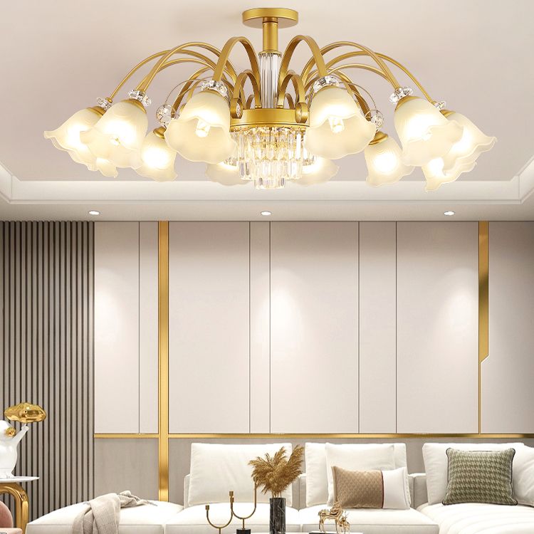 Éclairage de plafond multi-tampon traditionnel à lampe métallique avec une teinte en verre de fleur