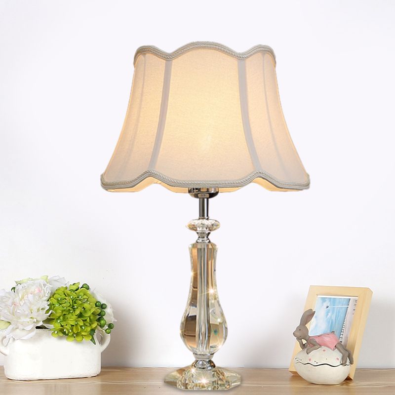 1 hoofd uitlopende/geplooide schaduwtafellamp Traditioneel beige beige/bordeaux/hemelblauwe stof nachtkastje lamp met kristallen kolom