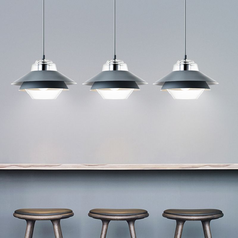 Macaron Small Pendant Lampe Suspension Light avec une teinte en verre pour salle à manger