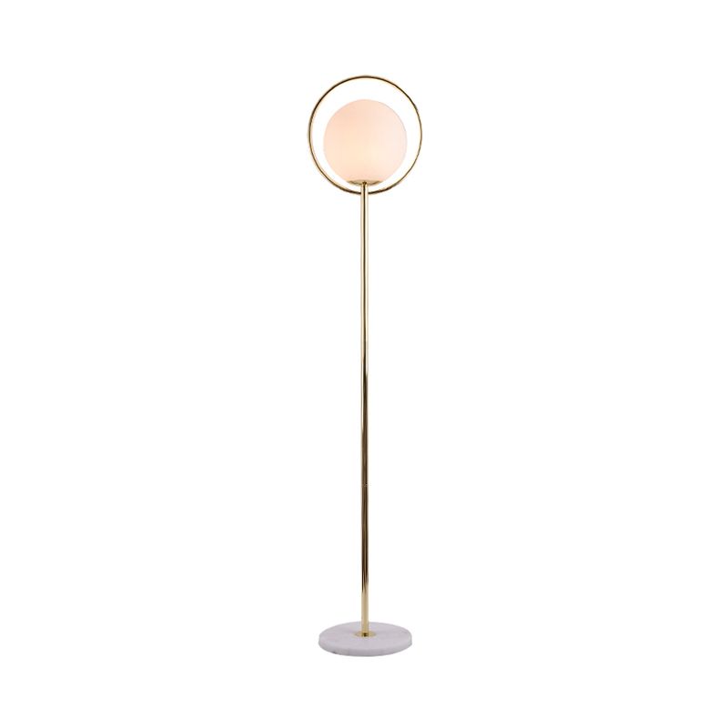 Lampada da pavimento ad anello alone minimalismo metallo 1 testa nera/oro stand up light con tonalità in vetro bianco globo