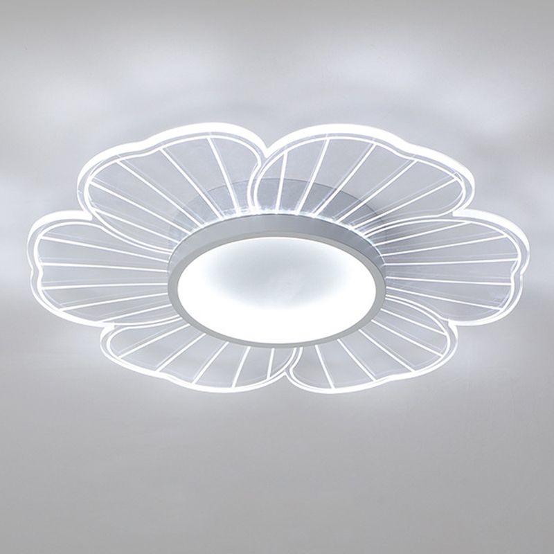 Plafond LED minimaliste Fleur blanche Fleur blanche près du plafond avec une teinte acrylique