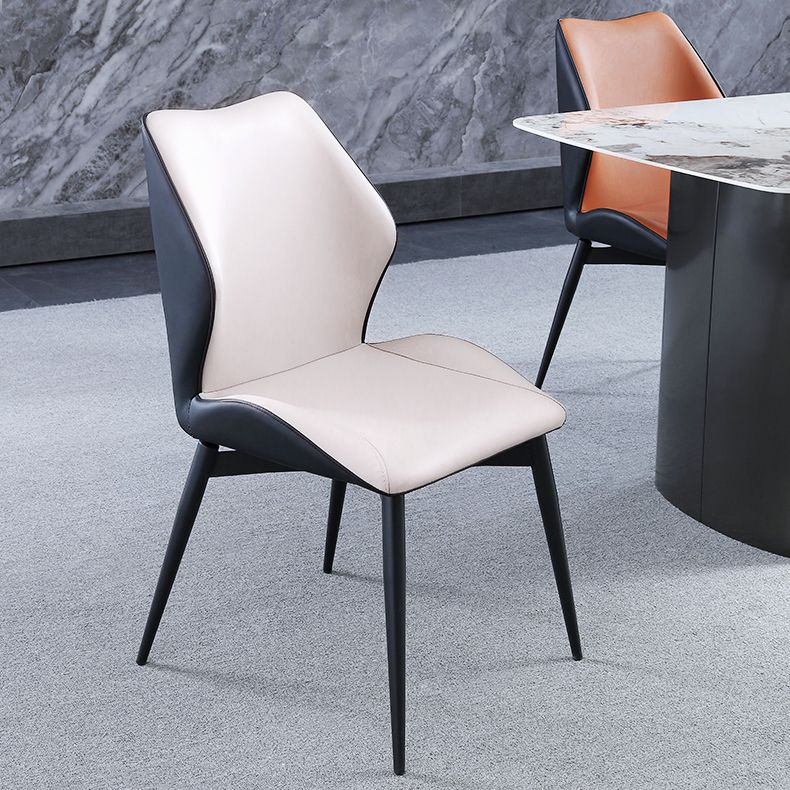 Chaise de restauration industrielle chaise Parsons Wingback avec des jambes en métal noir pour usage domestique