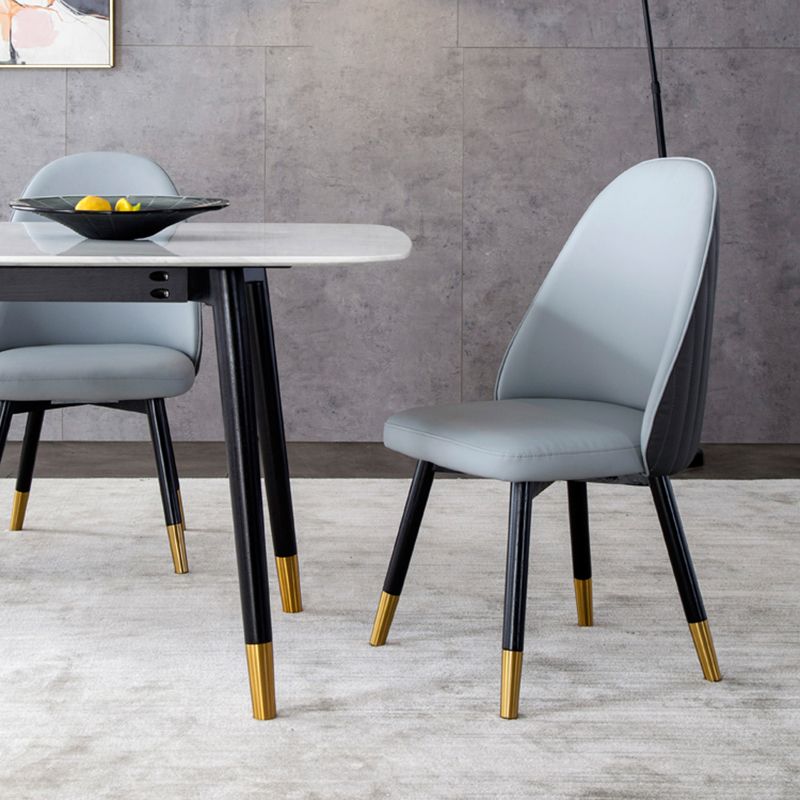 Chaise de salle à manger de style scandinave en cuir et bois, sans accoudoirs, à dossier solide
