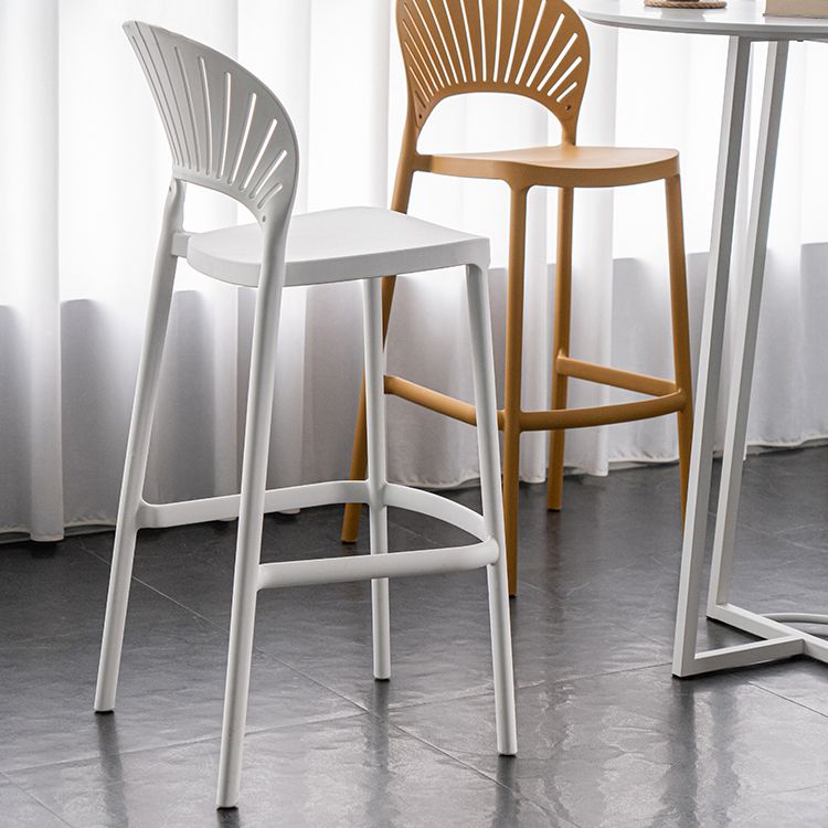 Nordic Style Bar-stool Plastic Counter Bar Stool with Plastic Legs for Restaurant