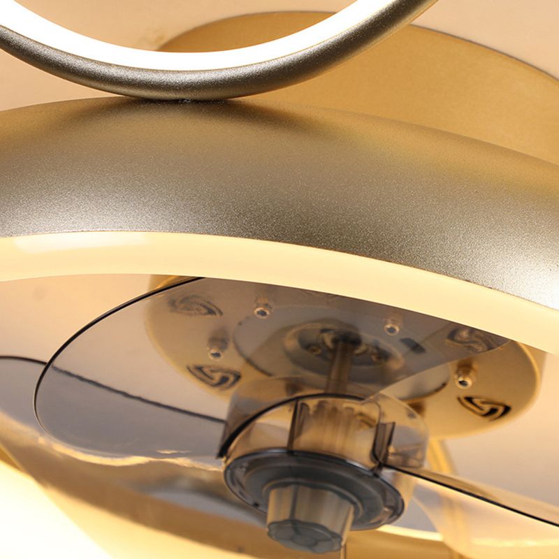 Goldene Finish Rundlüfter Lampe Einfachheit Metall LED Semi Flush-Mount Lighting für Schlafzimmer