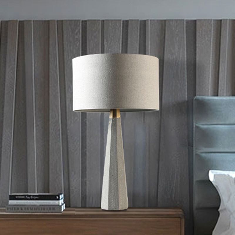 Lámpara de mesa alta tónica gris nórdica 1 iluminación nocturna de cemento con sombrero para la sala de estar