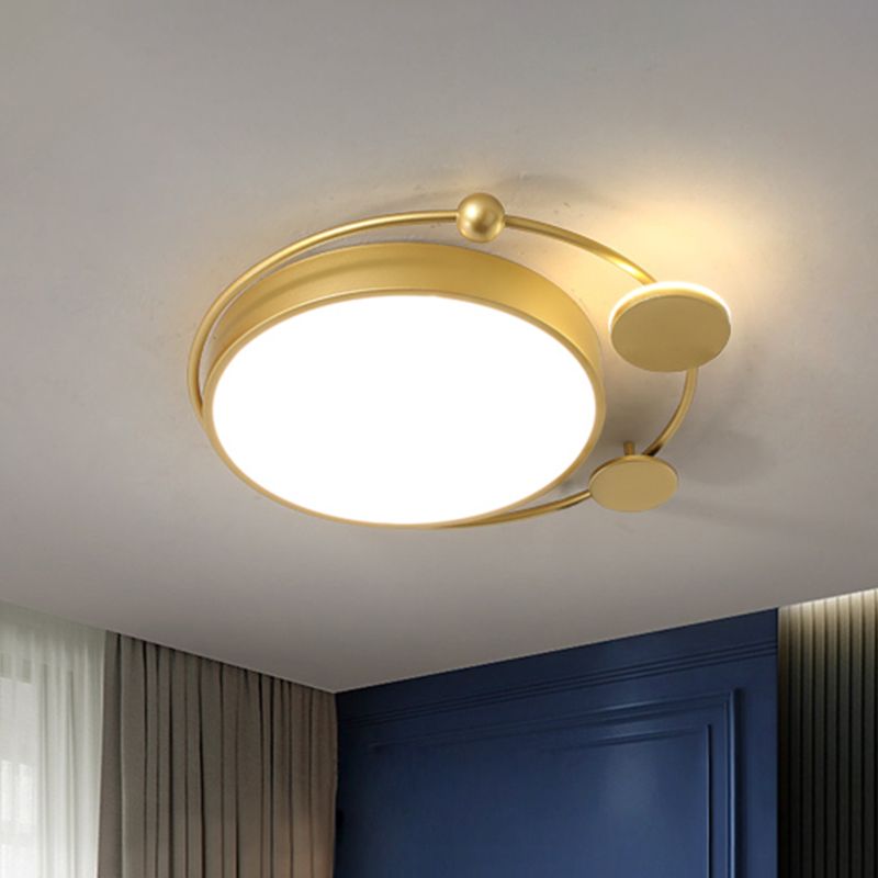 Minimalism Round Ceiling Lamp Acrylic LED Bedroom Flush Mount Light Fixture in Gold