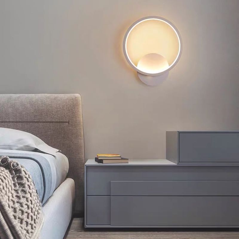 Luci da parete dell'ombra geometrica in metallo Moderno Simple Stile 1 Fun a monte della testa Flainia in bianco