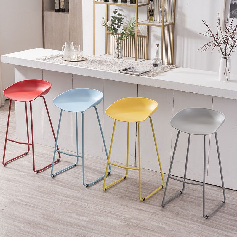 Modern Armless Backrest Counter Stool Iron Bar Stool with Plastic Seat