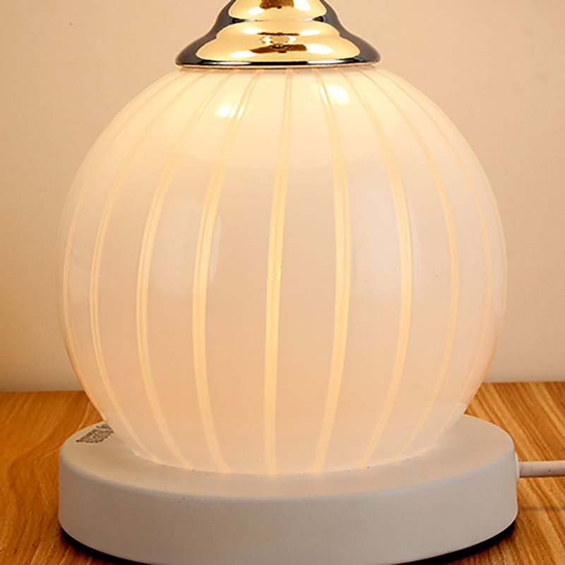 Lampes de table de nuit en dôme en verre de style moderne 1 lampe de table légère