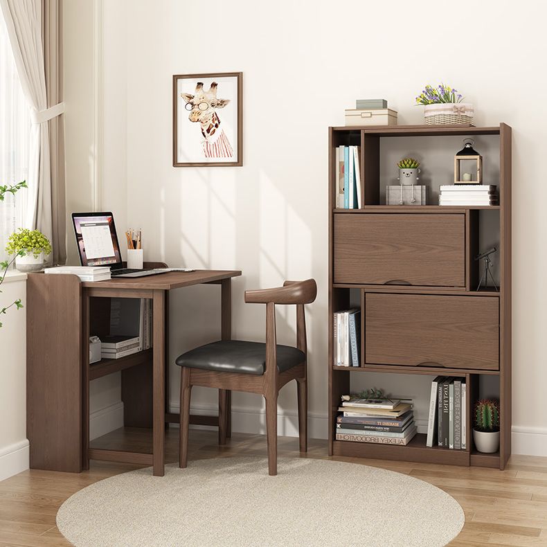 Sedie da pranzo in legno in stile contemporaneo.