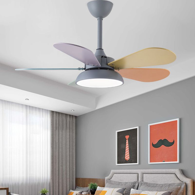 Kids Creative LED Fan Pendant Light Iron Fan Chandelier with Colorful Wooden Lamina
