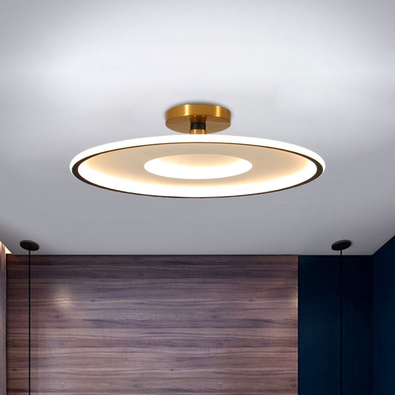 Acrílico plano semi empotrado Simple blanco y dorado/negro y dorado LED cerca de la luz del techo en luz cálida/blanca, 18 "/21,5" de diámetro