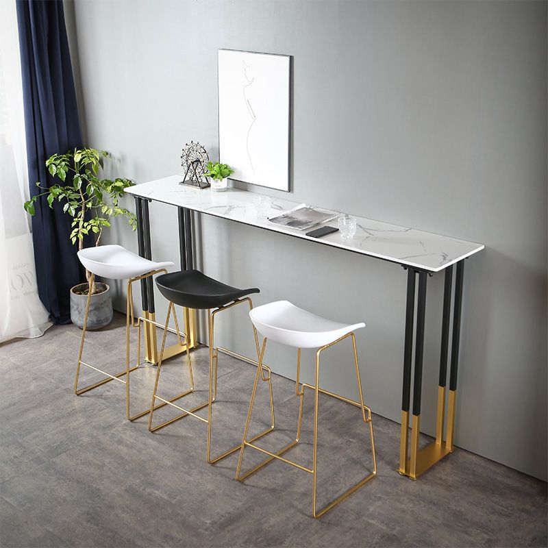 Tavolo da bar per pub in pietra rettangolo glam tavolo da pranzo in ferro nero interno con piedistallo slitta