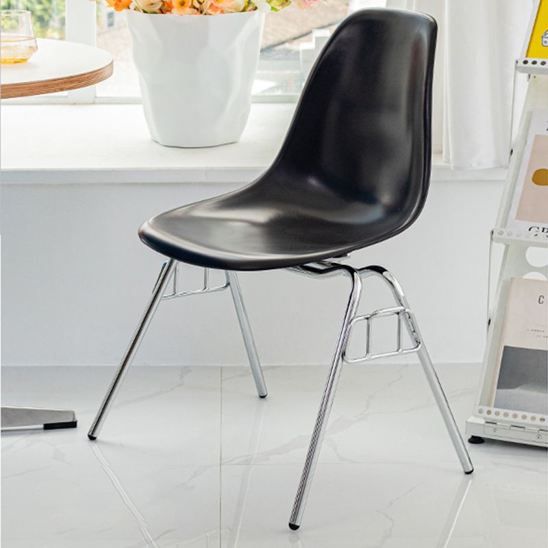 Sedia da pranzo in metallo moderno sedia senza bracciole sedia da pranzo in plastica per uso del ristorante