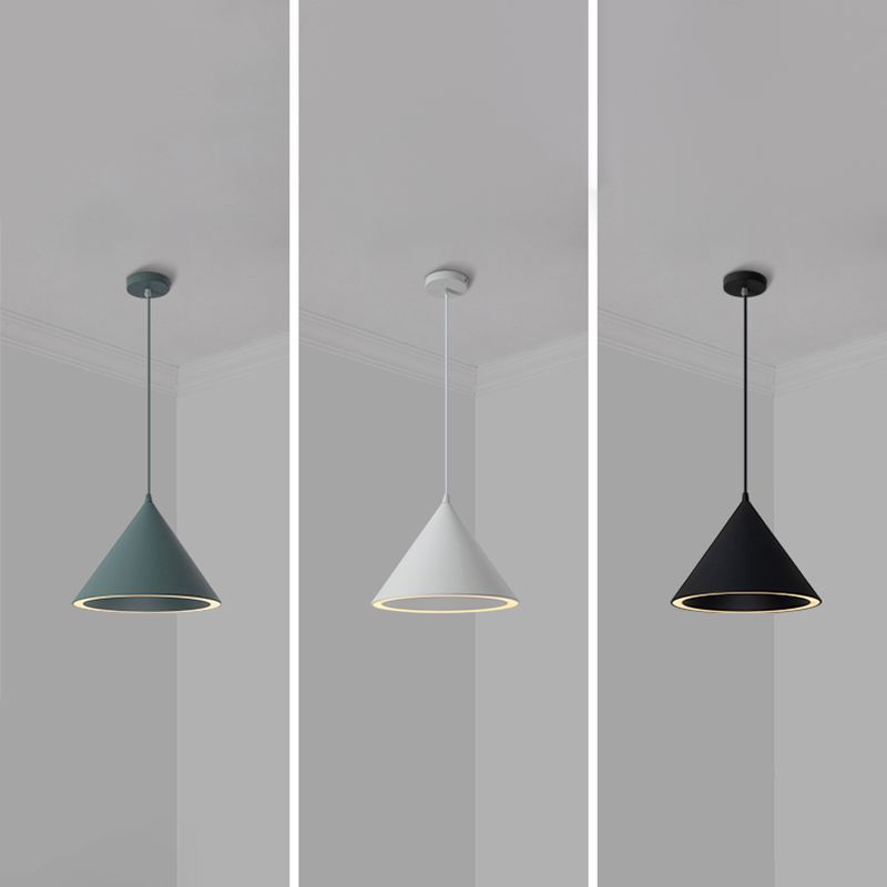 Forme de cône en métal Lumières suspendues modernes 1 Light Hanging Mount Fixture pour le restaurant