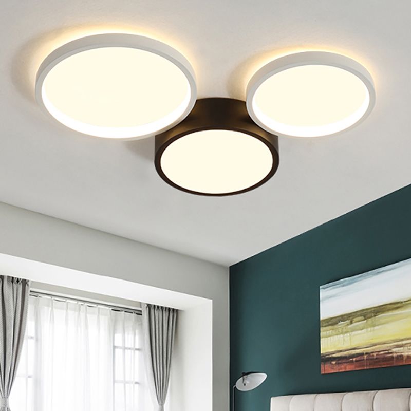 Black and White Multi-Ring Flush Lighting Moderne 3/5/6 Lichter Acryl Led-Lampe-Halterung in Weiß/Warm Licht