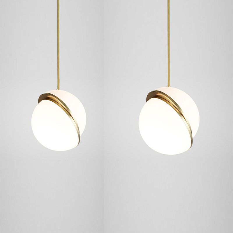 Luz de colgante de bola acrílica blanca Lámpara de suspensión de techo de una cabeza para dormitorio