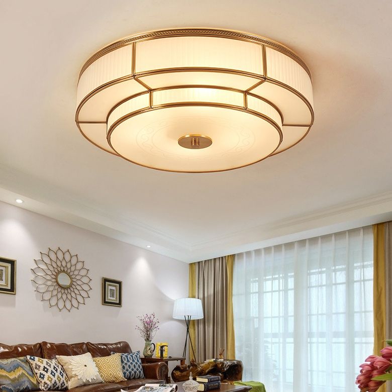 Plafonnier circulaire doré de style artistique colonial, plafonnier d'intérieur en cuivre avec abat-jour en verre