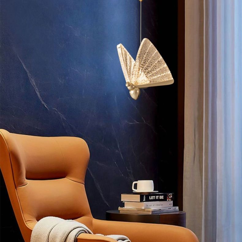 Luz colgante de mariposa dorada en estilo creativo moderno de hierro forjado que colgaba con sombra acrílica