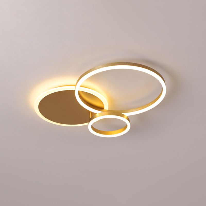 Lámpara de techo modernista de montaje empotrado LED de 2/3/5 cabezales con aro dorado y pantalla acrílica, luz blanca cálida