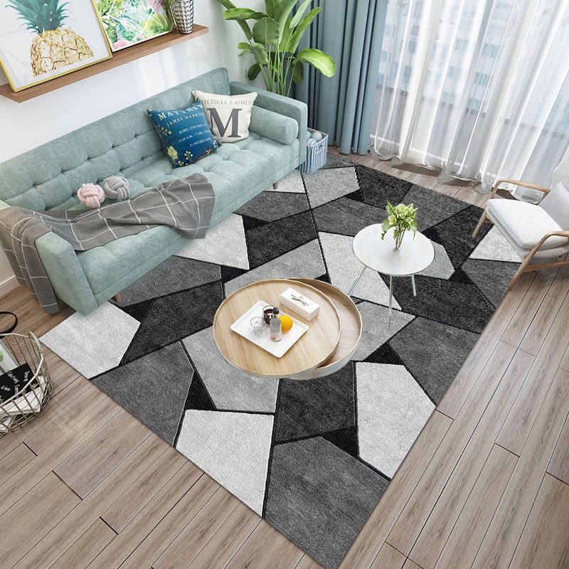 Distressed Graphic Pattern Carpet Polyester Rug Stain Resistant Indoor Rug for Home Decoration