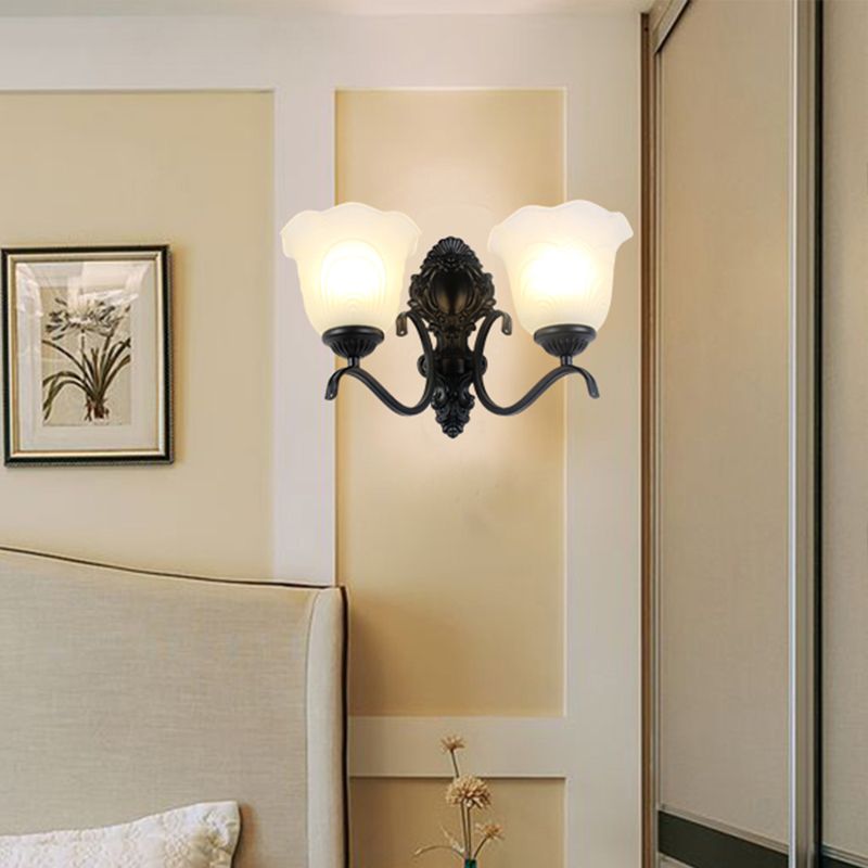 Monte a parete nera leggera tradizionale crema tradizionale vetro a forma svasata lampada da parete per soggiorno