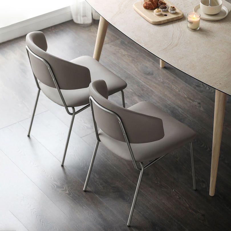 Eigentijdse stijl eetkamerstoelen eetarmloze open achterstoelen met metalen benen
