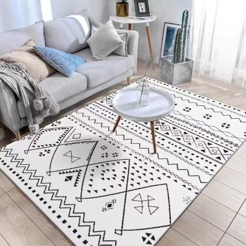 Boho-Chic Graphic Design Rug Polyester Indoor Carpet Stain Resistant Indoor Carpet for Living Room