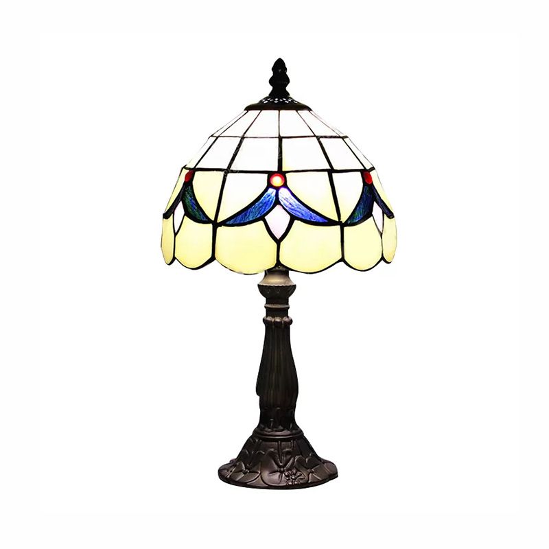 Lampe de table à floral avec dôme en verre taché de vitrail rustique éclairage en beige pour la lecture