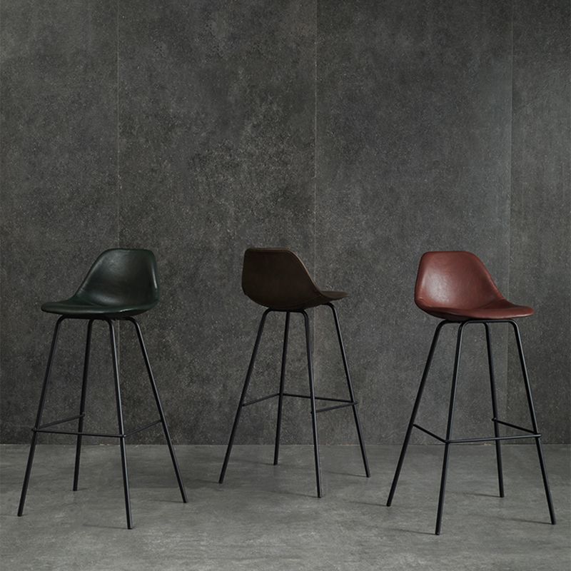 Taburete de bar de metal negro, taburete escandinavo con respaldo bajo Bristol y asiento tipo cubo