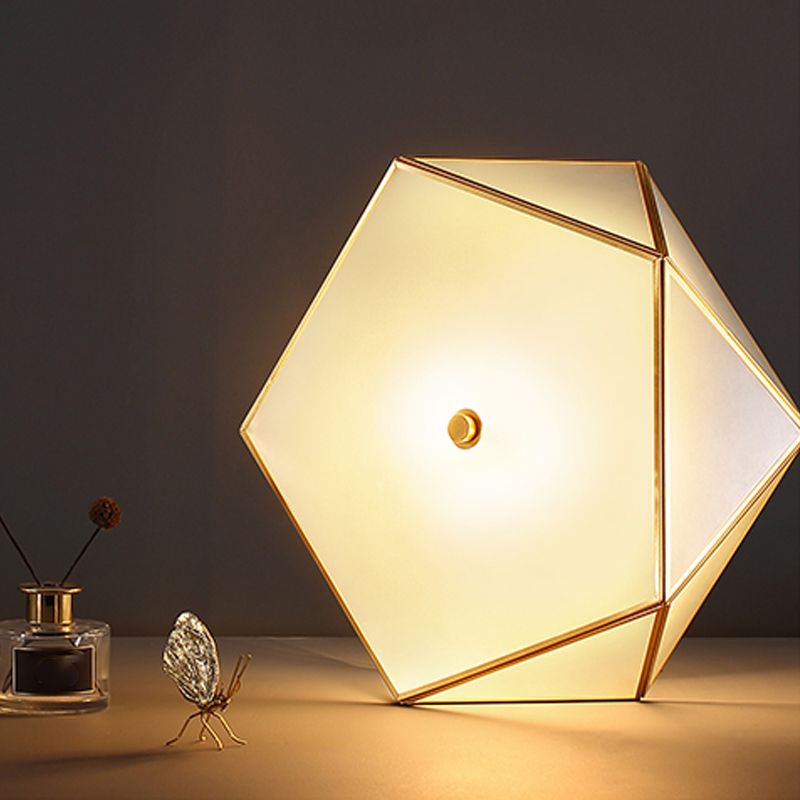 Lámpara de techo geométrica de cobre, montaje empotrado de vidrio esmerilado de estilo colonial para dormitorio